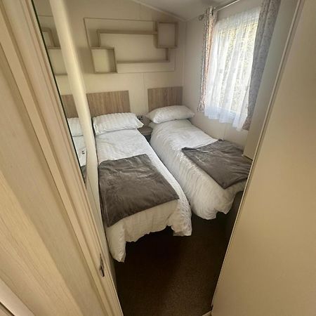 4 Bed 10 Berth Caravan Seawick Holiday Park Vila Saint Osyth Exterior foto